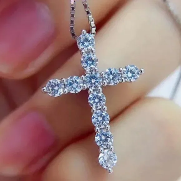 Certified 3.3ct. t.w. Moissanite Diamond Cross Pendant Necklace NEW - Picture 1 of 14